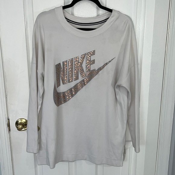 Nike Oversized Long Sleeve Sweatshirt - Picture 1 of 4